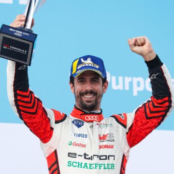 Lucas di Grassi auf dem Podium in New York