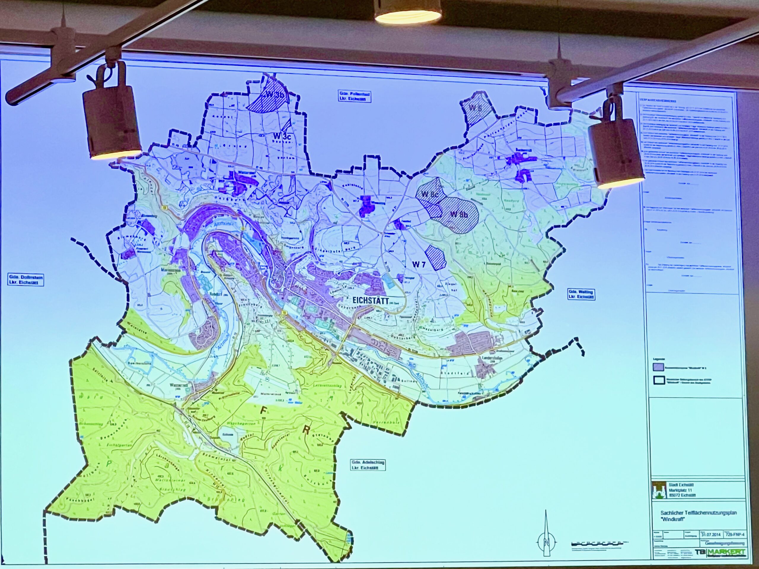Windkraftflächen im Blick: Stadtrat beschließt Neuüberprüfung